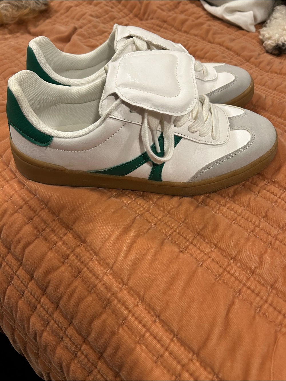 No Boundaries White and Green Low-Top Women's Sneakers